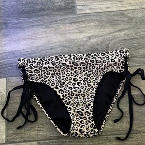 Leopard bikini bottom
